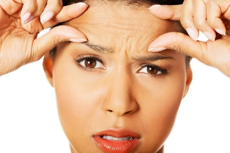آیا کرم های ضد چروک واقعا چروک های پوستی را کم می کنند؟